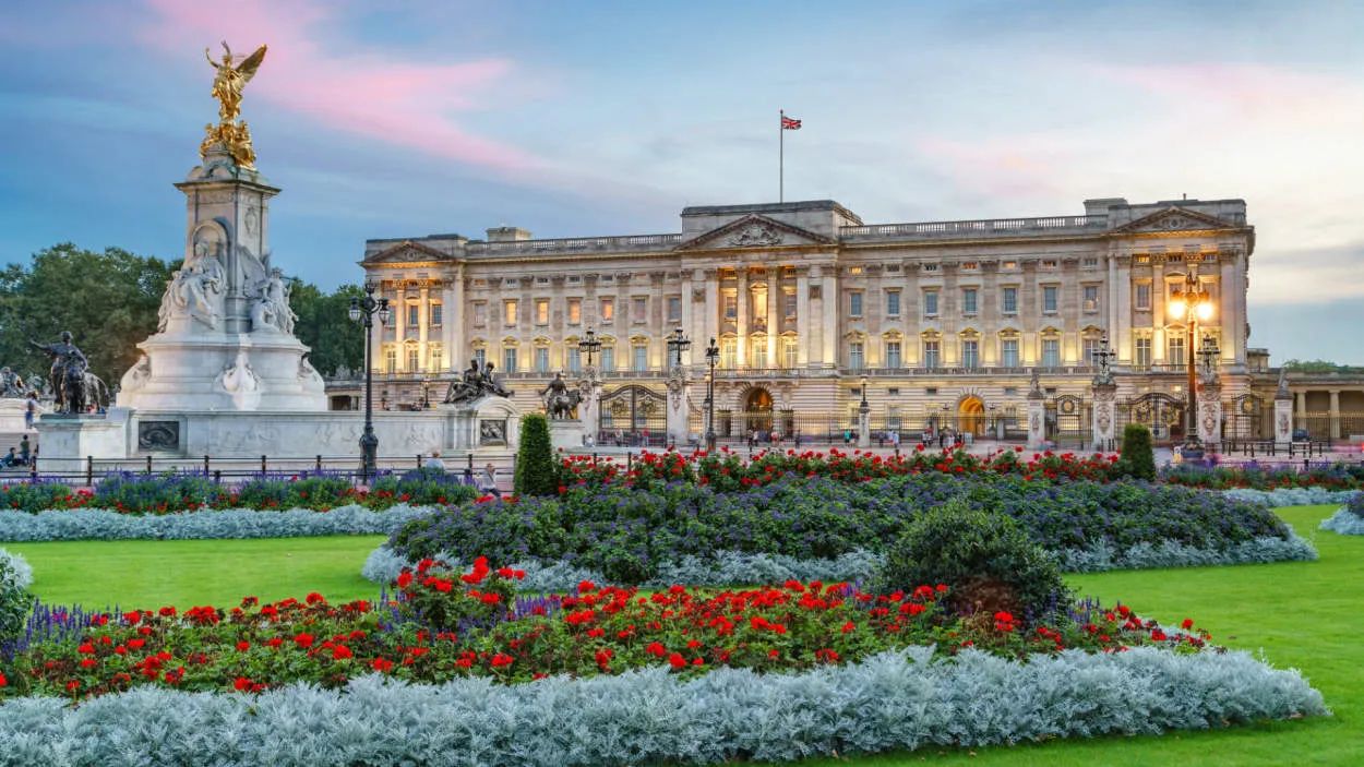 London's Royal Heritage: A Tour of Palaces and Castles